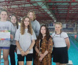 Finał wojewódzki Igrzysk Młodzieży w pływaniu z udziałem uczennic z Humnisk