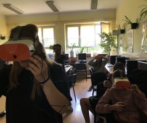Lekcja informatyki z użyciem okularów VR